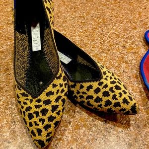 EUC Leopard print Rothys Points!
